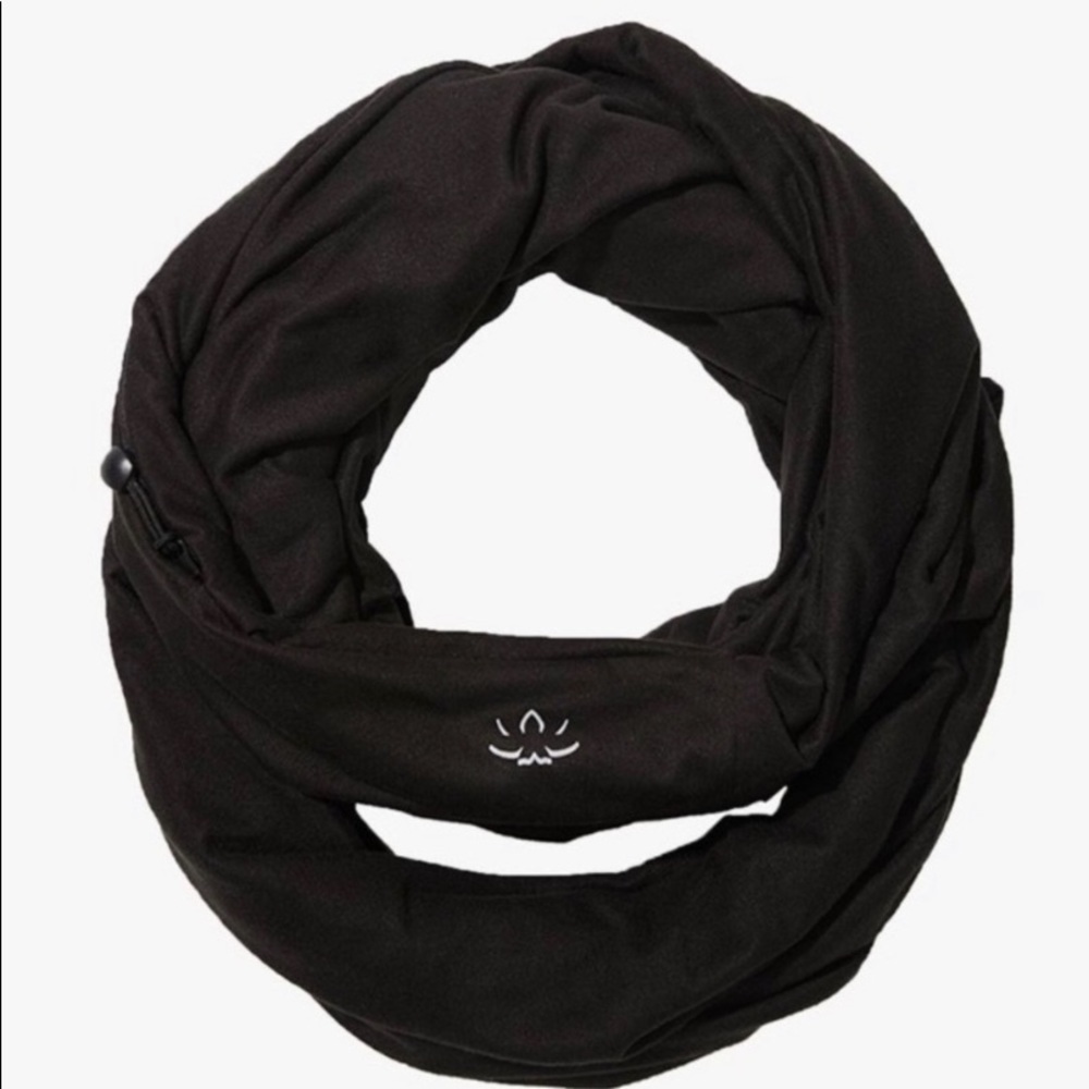 Beyond Yoga hidden pocket infinity scarf